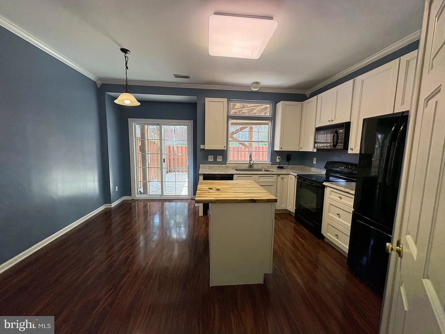 3 bed, 2.5 bath, 1680 sqft, $2,600 — Photo 3