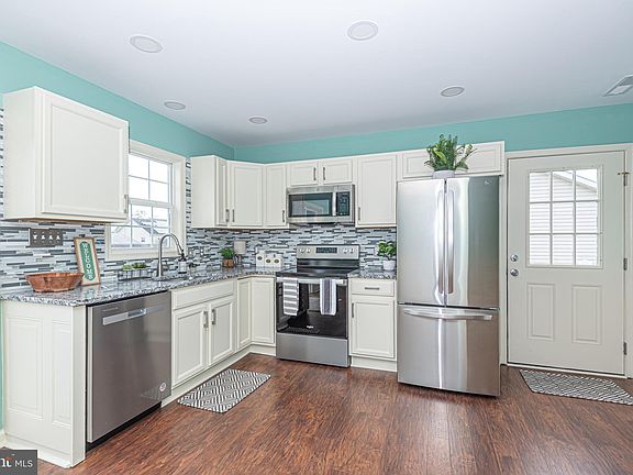 5th image of 30057 Greenspring Dr