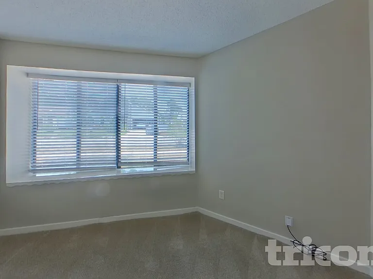 12124 Roundham Ln N — Photo 7