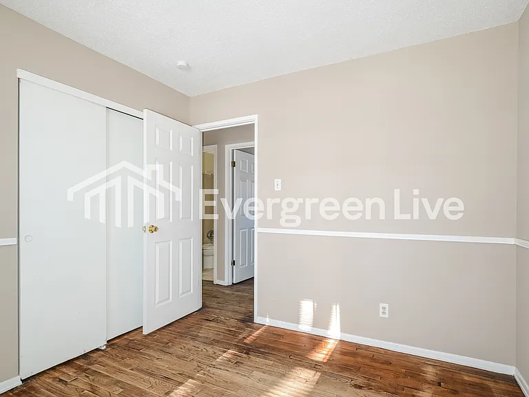 1535 Redman Blvd — Photo 8