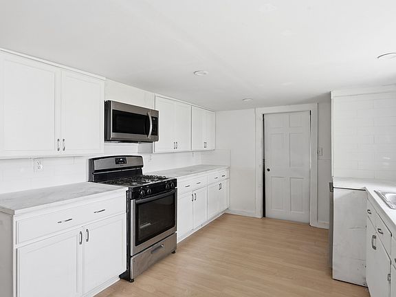 2nd image of 4 Townsend St