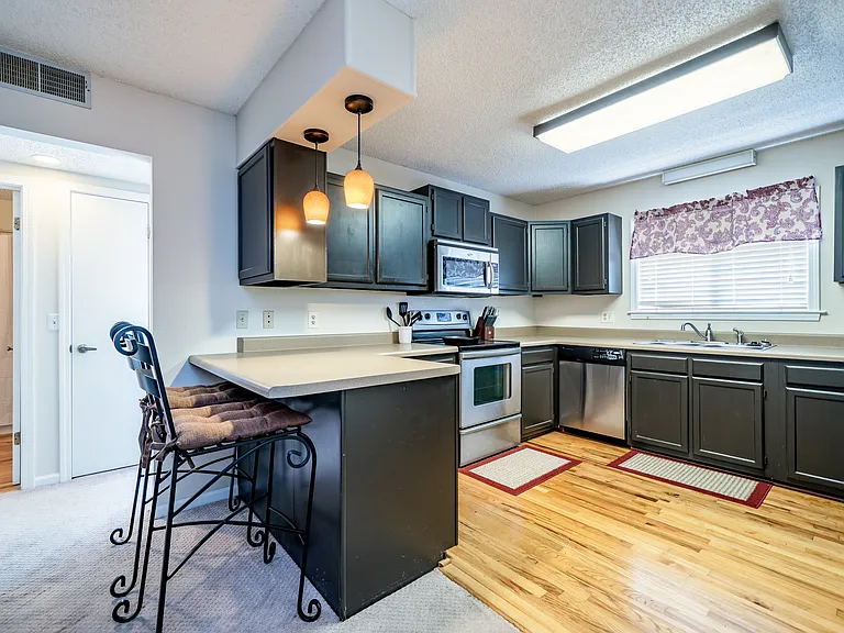 49 Lake Dr #M-6 — Photo 1