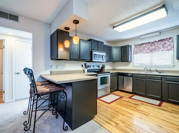 49 Lake Dr, Hendersonville, NC