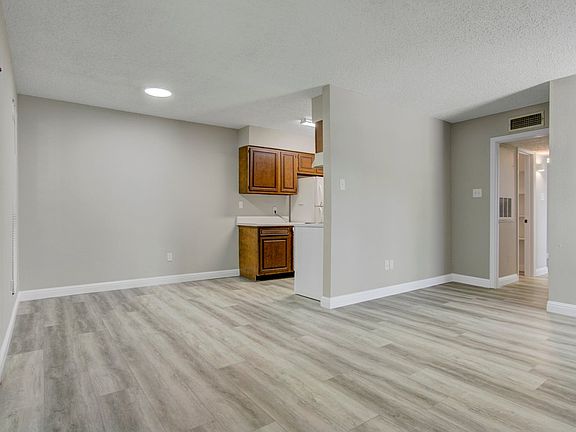 3rd image of 450 N 4th St #6