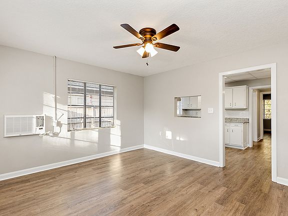 4th image of 837A Acosta St #1