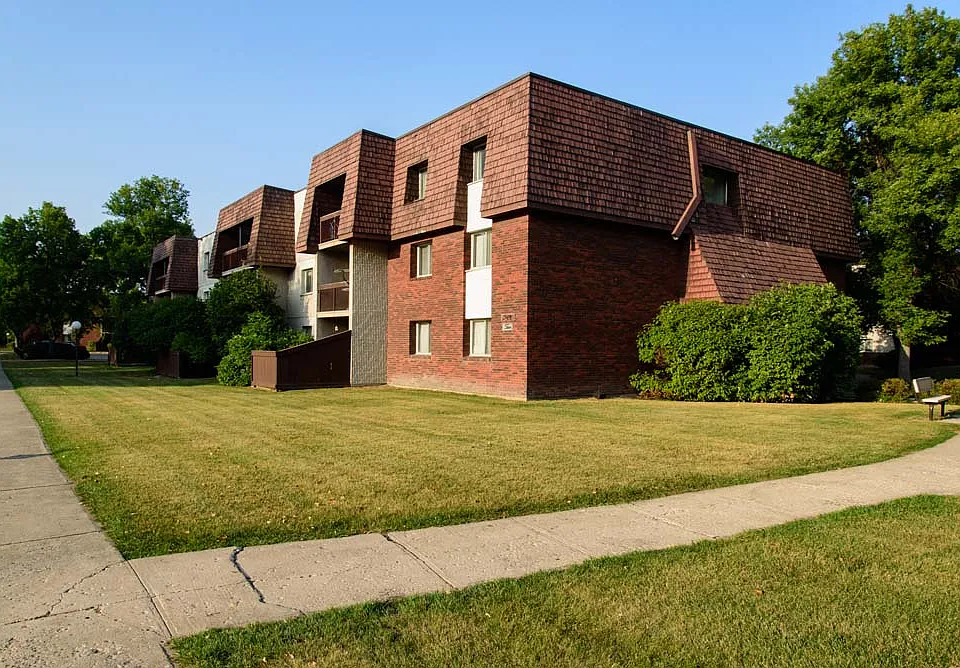 35 Strauss Dr