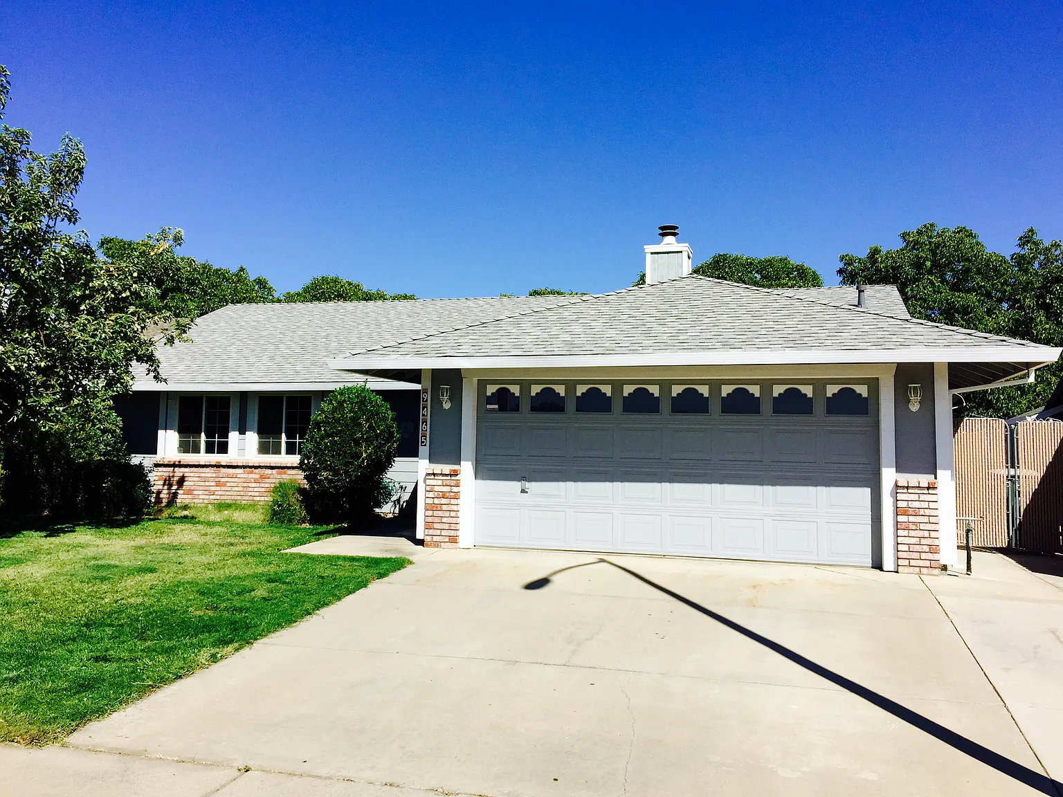 9465 Albert St photo 1