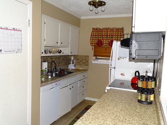 4th image of 1526 E 49th St