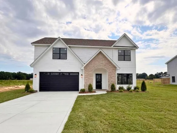 1556 Eastbay Dr, Fayetteville, NC 28312