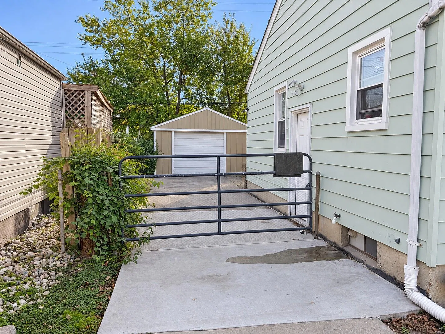 2 bed, 1.0 bath, 700 sqft, $1,425 — Photo 3
