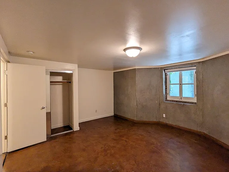 Hillegass Court Apartments — Photo 33