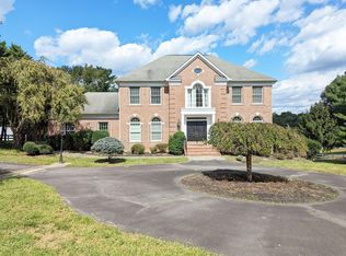 11102 Beach Mill Rd, Great Falls, VA 22066