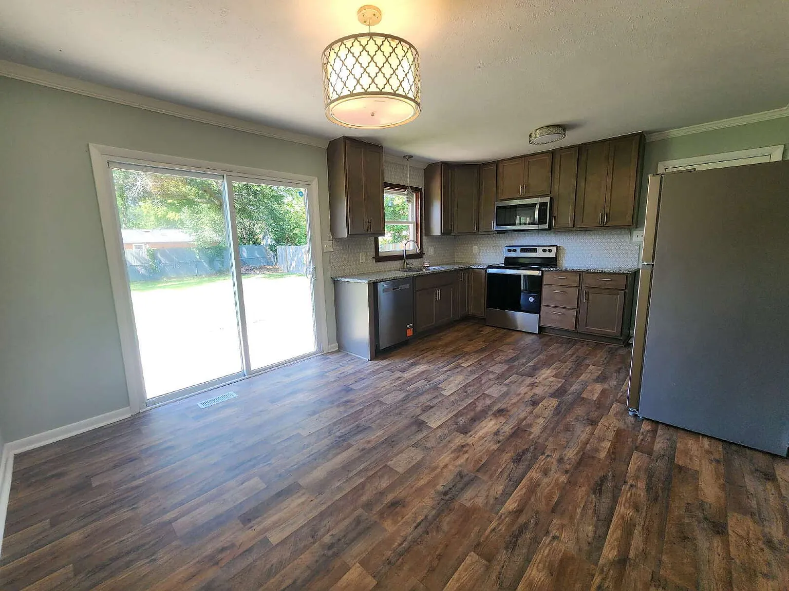 3 bed, 2.0 bath, $1,550 — Photo 4