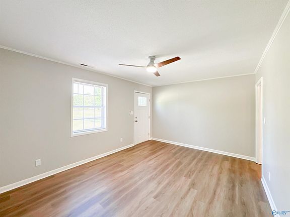5th image of 226 Cedar St