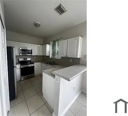 2718 SE 15th Pl — Photo 1