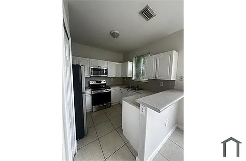 2718 SE 15th Pl Photo 1