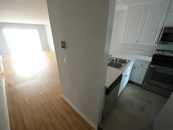 Two Nineteen, 219 Montana Ave APT 202, Santa Monica, CA 90403