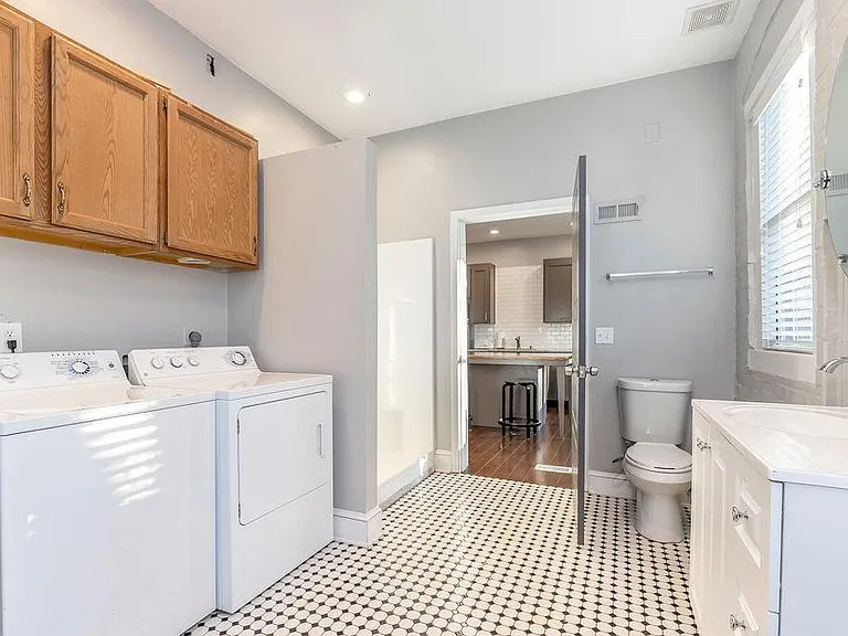 1206 E Armour Blvd — Photo 3