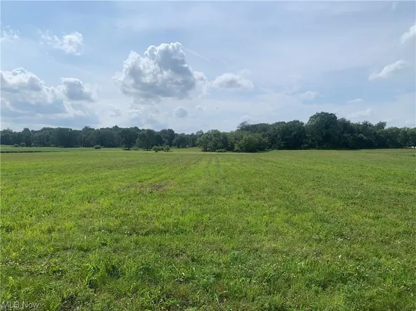 Lake Ave NE, Hartville, OH 44632