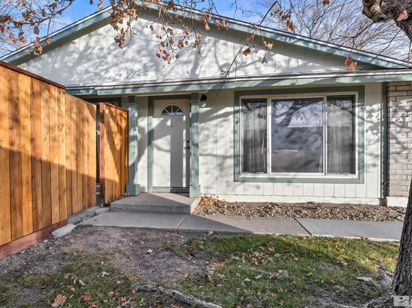 801 Woodglen Dr APT 4, Sparks, NV 89434