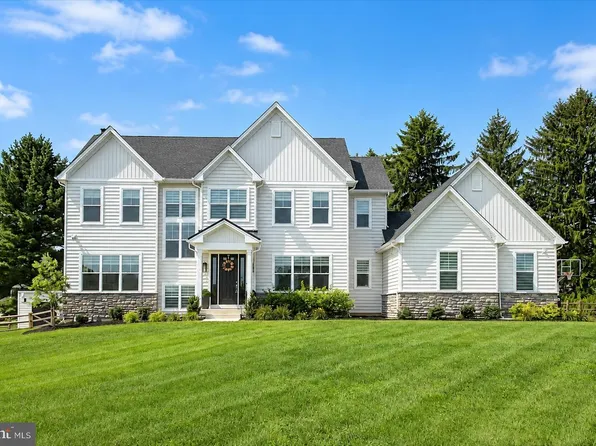 9 Foxtail Ln, Doylestown, PA 18901