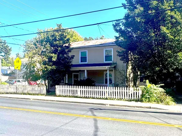 218 10th St NW, Charlottesville, VA 22903
