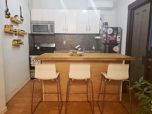 4th image of 813 Halsey St #3
