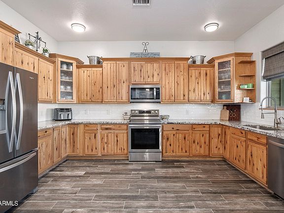 3rd image of 2290 E LONESTAR Lane