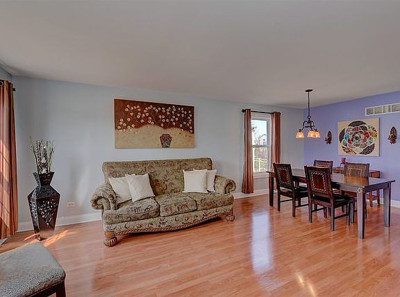 3rd image of 2220 Ashbrook Ln