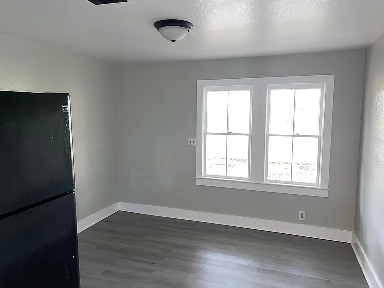 1313 Parkview Dr — Photo 5
