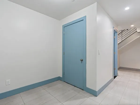 1053 New York Avenue image 8 of 9