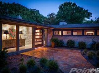 1300 Log Cabin Ln, Saint Louis, MO 63124