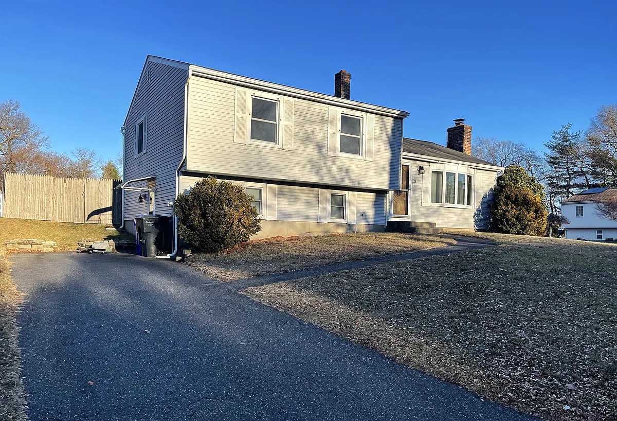 Building Photo - 21 E Drumlin Rd
