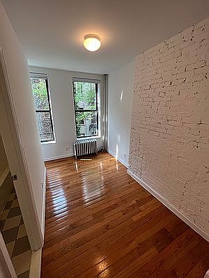 5th image of 23 Barrow St APT 3B