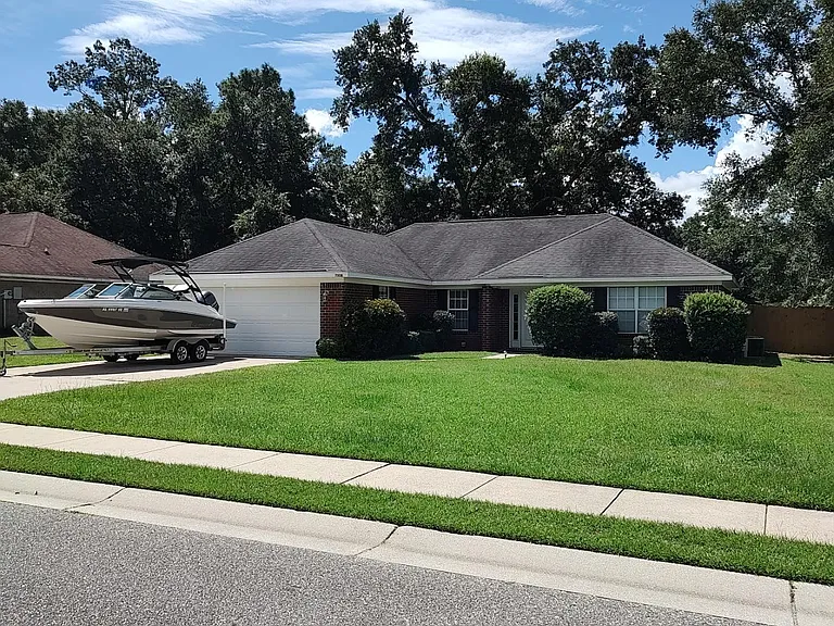 7558 Elizabeth Dr — Photo 1