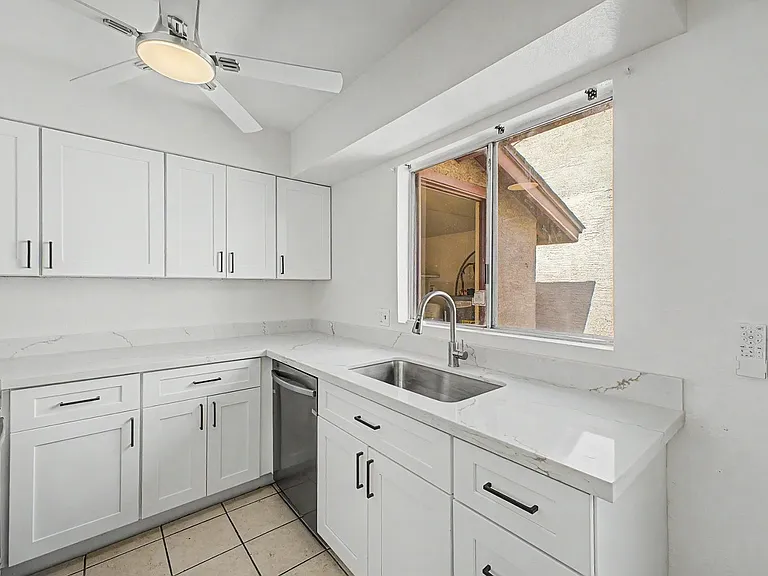 2605 E Lemon St — Photo 10