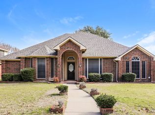 712 Stain Glass Dr, Desoto, TX 75115