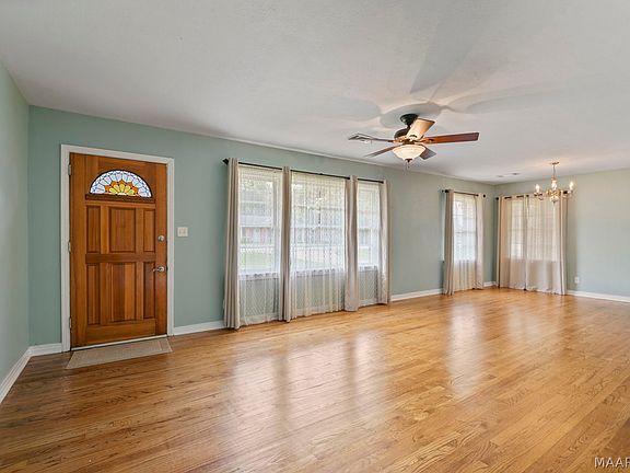 4th image of 202 W Charles Ave