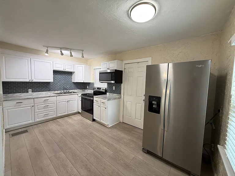 3833 Iris St N — Photo 8