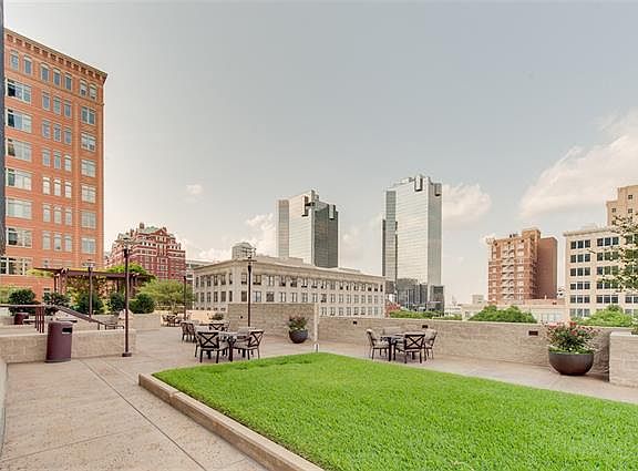 4th image of 500 Throckmorton St APT 610