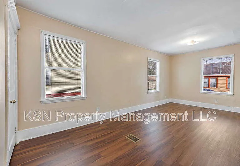 1921 Reynolds St — Photo 13