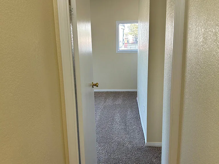 1554 N Guam St #13 — Photo 14