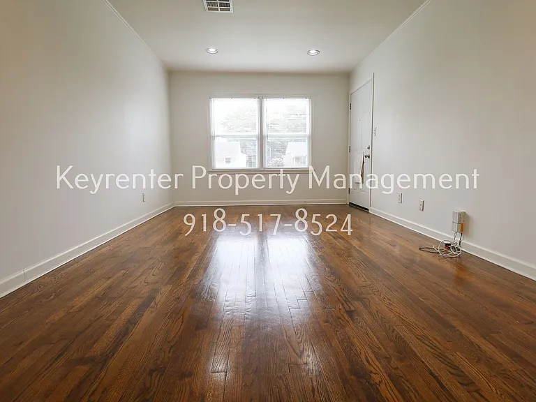 923 E 37th Pl — Photo 14