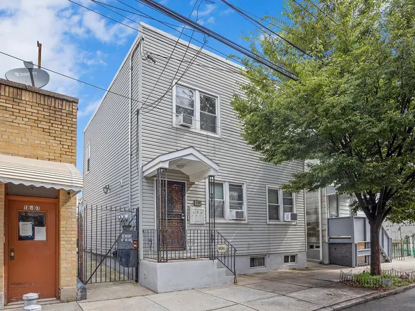 1809 26th Ave, Astoria, NY 11102