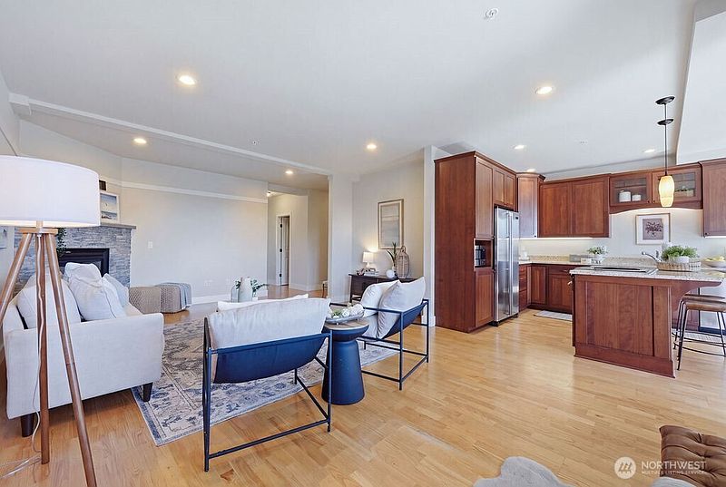 5th image of 1215 Lawrence Street #202