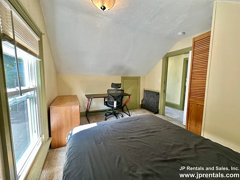 29 Spring Park Ave #2R — Photo 2
