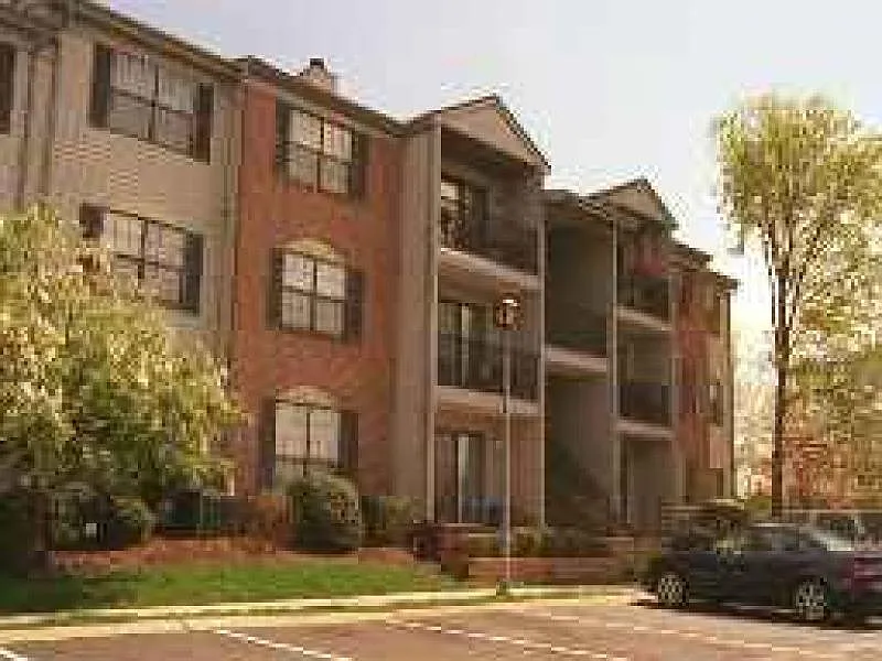 17 Fisher Dr #17