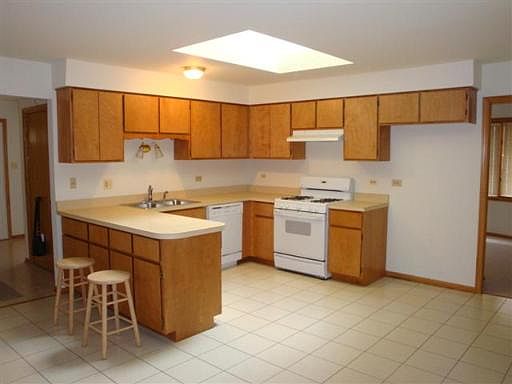 4th image of 10832 Lockwood Ave