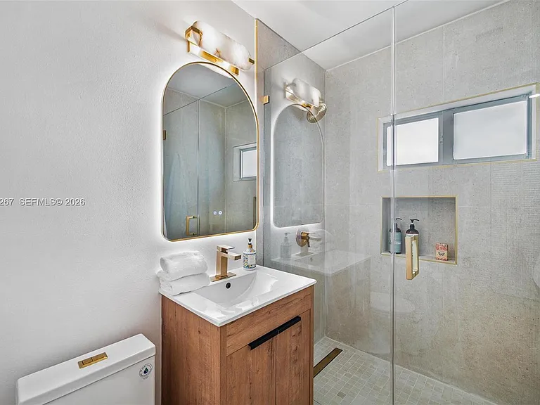 12325 NE 11th Pl — Photo 15
