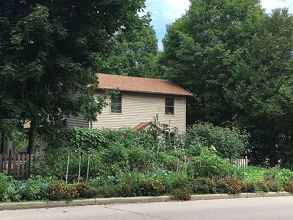 2nd image of 122 N 4th St